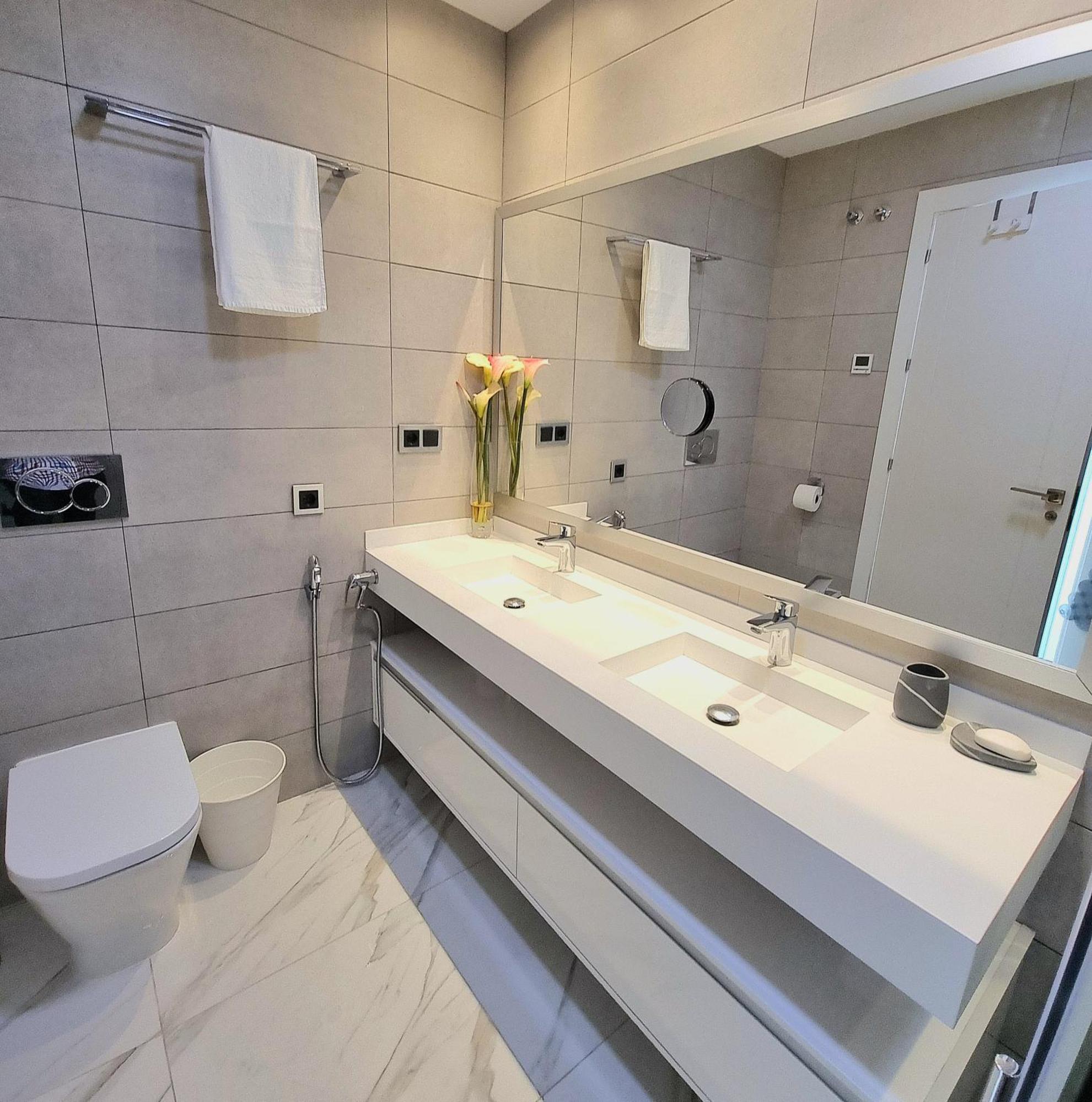 Sunset Drive Apartments เบนิดอร์ม ภายนอก รูปภาพ